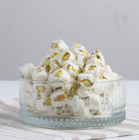 White mini lokum with pistachios
